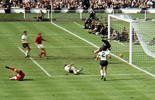 СПОРНИ МОМЕНТИ КОЈИ СУ ОБЕЛЕЖИЛИ ИСТОРИЈУ МУНДИЈАЛА: Харст вечита дилема