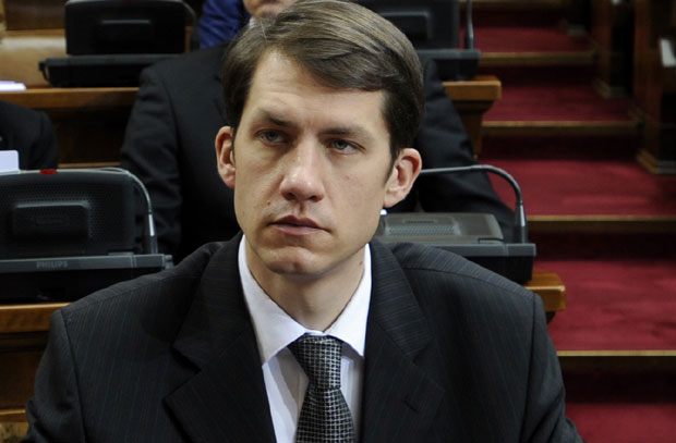 ШПИЈУНКА: Мува омета говор