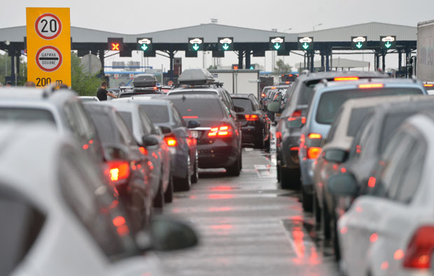 ОПРЕЗ ПРИЛИКОМ ПУТОВАЊА: Преко границе 10.000 €