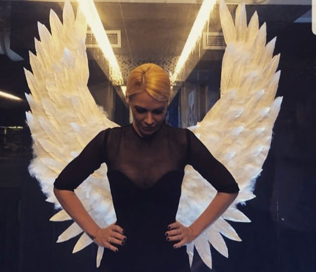 Ната-анђео са крилима