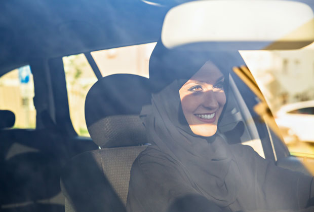 РЕВОЛУЦИЈА У САУДИЈСКОЈ АРАБИЈИ: Од данас и жене на аутопутевима