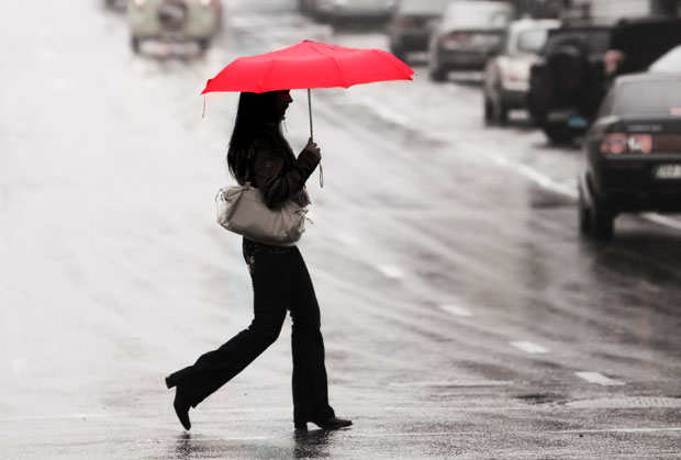 НИГДЕ БЕЗ КИШОБРАНА: До краја месеца промењиво, уз локалне пљускове са грмљавинама