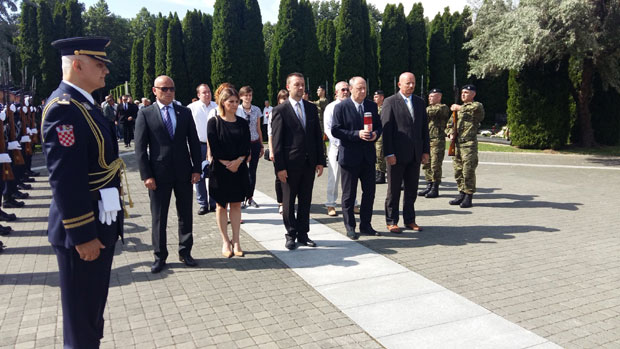 Чудна честитка Дана државности Хрватске изнервирала грађане