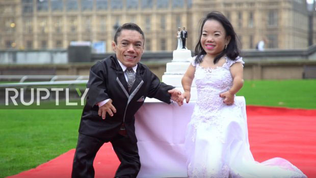 НАЈМАЊИ БРАЧНИ ПАР НА СВЕТУ: Заједно немају ни два метра, али имају велика срца (ФОТО+ВИДЕО)