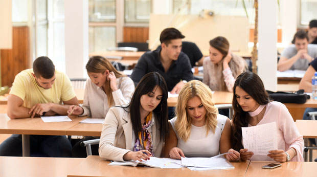 Места на факултетима више него матураната