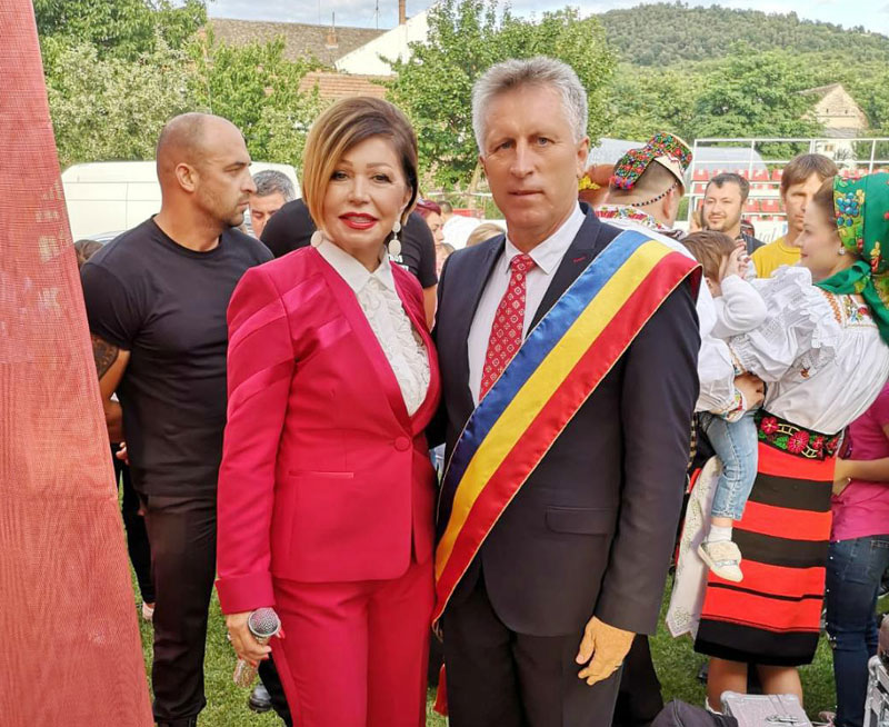 КОНЦЕРТ НЕДЕ УКРАДЕН: Сви певали “Зора је...”