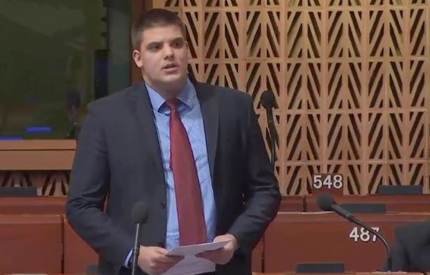 АЛЕКСАНДАР ШЕШЕЉ ПИТАО ХРВАТСКУ МИНИСТАРКУ: Када ћете вратити РСК људима који су бежали од усташког ножа?