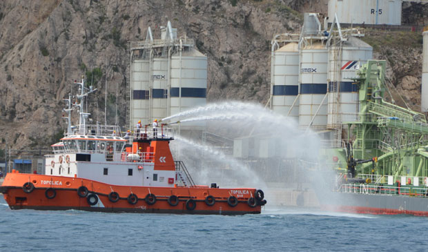 СВЕТСКИ ДАН ПОМОРАЦА: Спасилачка вежба на црногорском приморју, симулирано гашење пожара и спасавање пилота
