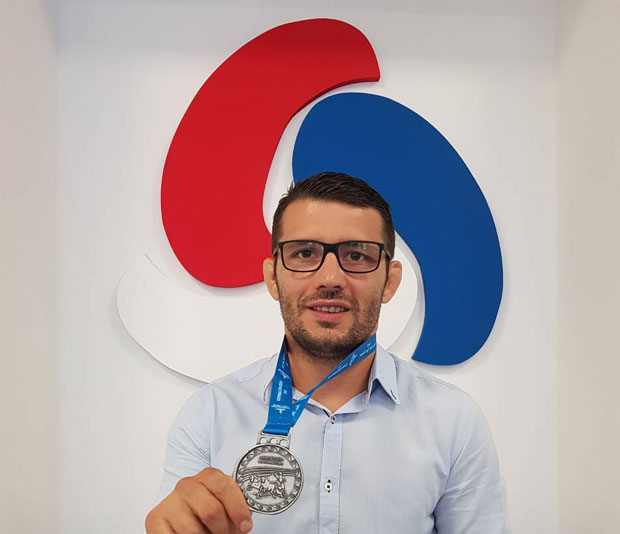 Штефанеку сребро на МИ: Успех и у руководству и на такмичењима!