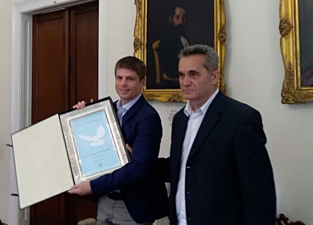 Арноу Гујону Бела голубица