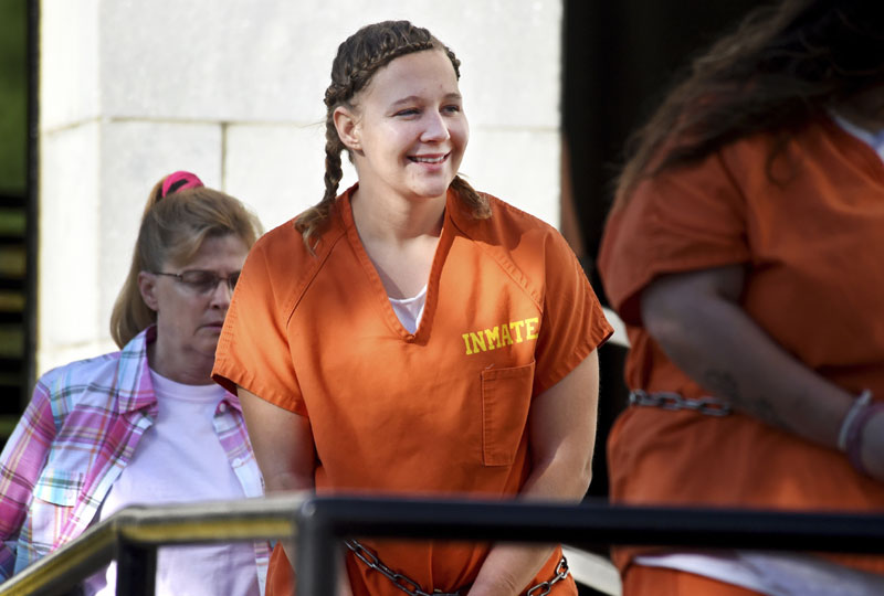 АМЕРИЧКИ СУД ДОНЕО ОДЛУКУ: Осуђена за одавање државних тајни медијима на пет година затвора