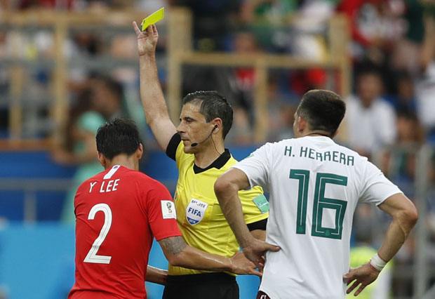 СРПСКИ АРБИТАР СЕ ДОБРО ПОКАЗАО: Мажић дели правду на мечу Сенегал-Колумбија