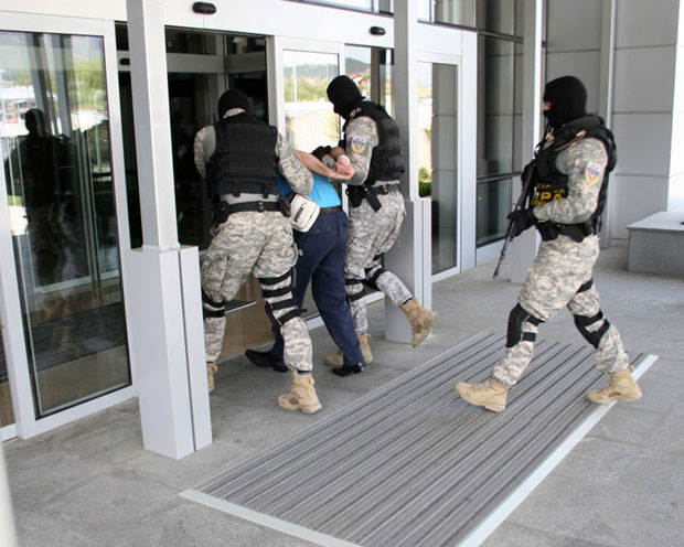 ПРИПРЕМАО ТЕРОРИСТИЧКЕ АКТЕ: Сипа ухапсила особу која је учествовала у рату у Сирији