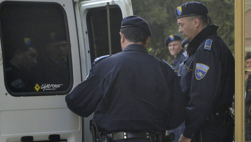 НАПАДНУТИ И ПОЛИЦАЈЦИ: Масовна туча међу мигрантима у Бихаћу