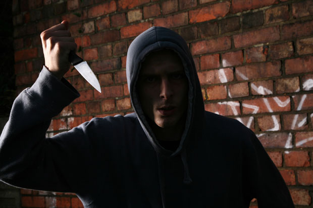 ДРАМА У УСТАНИЧКОЈ: Избоден тинејџер