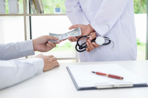 ХАПШЕЊЕ У НИШУ: Приведени због сумње да су примали мито за издавање лекарских уверења без прегледа