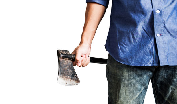 Са секиром упао код извршитеља