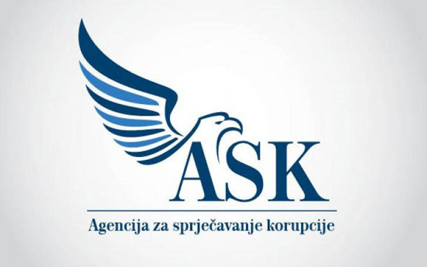 КОРУПЦИЈА У ЦГ: Опет прећутали приходе
