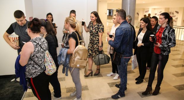 Премијера урнебесне комедије „Ти јуриш“ одржана у Комбанк дворани