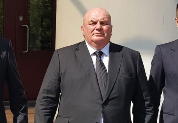 Нуди хектаре Путиновој странци