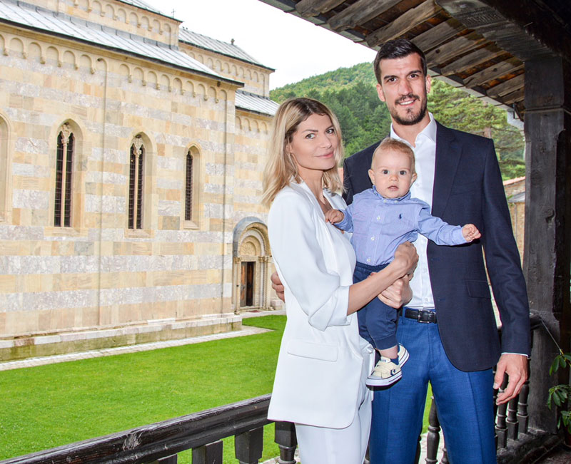 Марко Кешељ и супруга крстили сина у Дечанима
