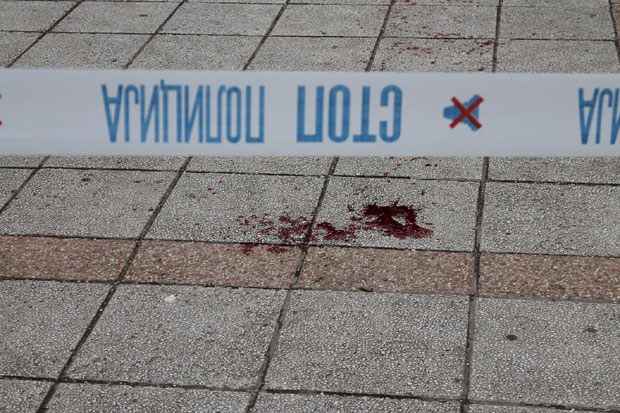 ХОРОР У НИШУ: После свађе око паркинг места, извадио срп из аутомобила и убо младића у леђа (ФОТО)