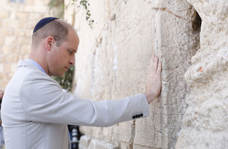 Принц Вилијам посетио Зид плача и гроб своје прабаке