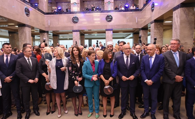 СПЕКТАКЛ НА ТРГУ РЕПУБЛИКЕ: После 15 година свечано отворен Народни музеј у Београду 