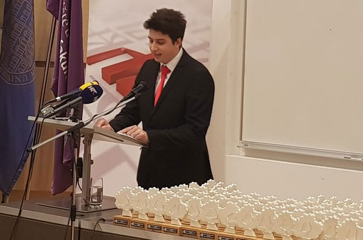 НАЈБОЉИ ХРВАТСКИ МАТУРАНТ ПРЕД КОЛИНДОМ: Свака част нашим суседима, имамо на чему да им завидимо
