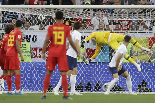 Енглеска слави друго место, преокрет Туниса, Колумбија иде даље, Јапан прошао због фер-плеја