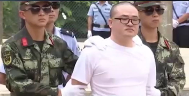 КИНЕСКИ МЕТОД БОРБЕ ПРОТИВ НАРКОМАНИЈЕ: Дилерима дроге смртна казна изречена пред децом (ВИДЕО)