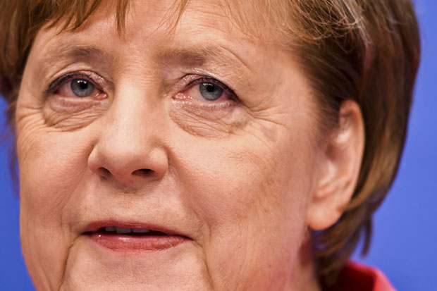 МЕРКЕЛОВА ТВРДИ: 14 земаља ЕУ спремно да прими назад тражиоце азила; Орбан: Мађарска није део споразума, то је политички блеф