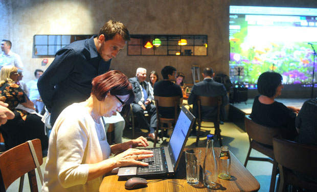 Летњи програми за старије: Од базена до курса рачунара