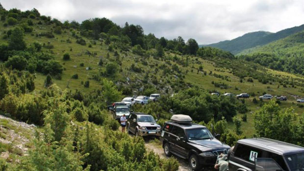 Караван кроз дивљину