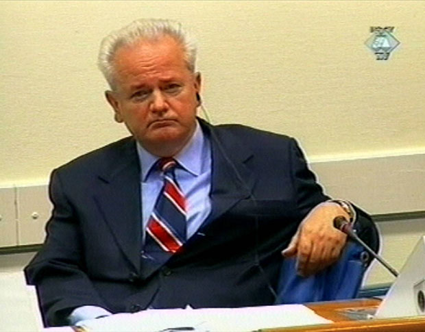 Суд тражи списе о екстрадицији Милошевића Хагу