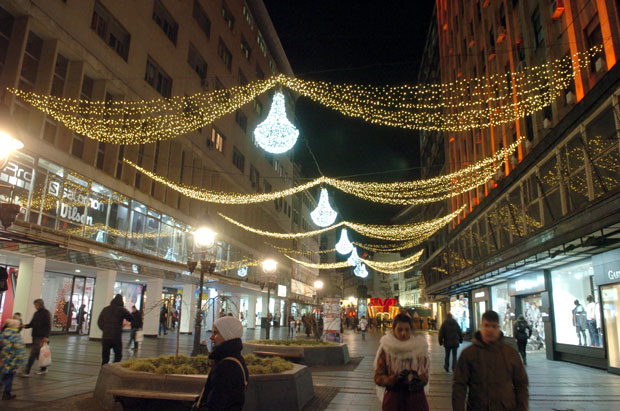 ПРИПРЕМА ЗА НОВОГОДИШЊУ ДЕКОРАЦИЈУ: За поправку лампиона 17 милиона