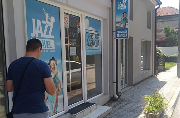 МУКЕ СРПСКИХ ТУРИСТА: Уместо на море стигли у полицију