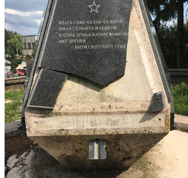 Оскрнављен белег ослободиоцима Сјенице