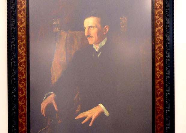 Тесла дани током јула