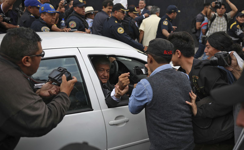 Уместо чувара, камере око новог председника Мексика