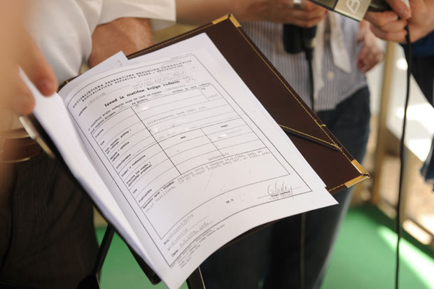 Упола мање папирних крштеница