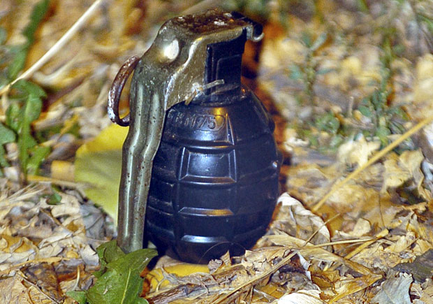 САМОУБИСТВО У СРЕМЧИЦИ: Мушкарац се разнео бомбом испред куће (ФОТО)