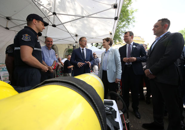 Дачић: Шеста земља повукла признање Косова; Председник: Задовољан сам, реконструкција није сада тема; Брнабић: Више електронских сервиса, мање редова