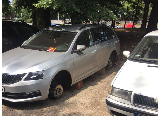 КРАЂА ПНЕУМАТИКА У БЕОГРАДУ: Скидају точкове и подмећу клоцне