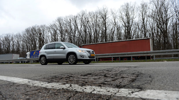 “ДОБРОДОШЛИЦА” НА УЛАСКУ ИЗ ХРВАТСКЕ: Путници памте сваку рупу, а путара још нема
