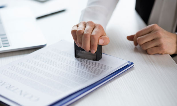 Нотарка наплатила оверу сведочанства