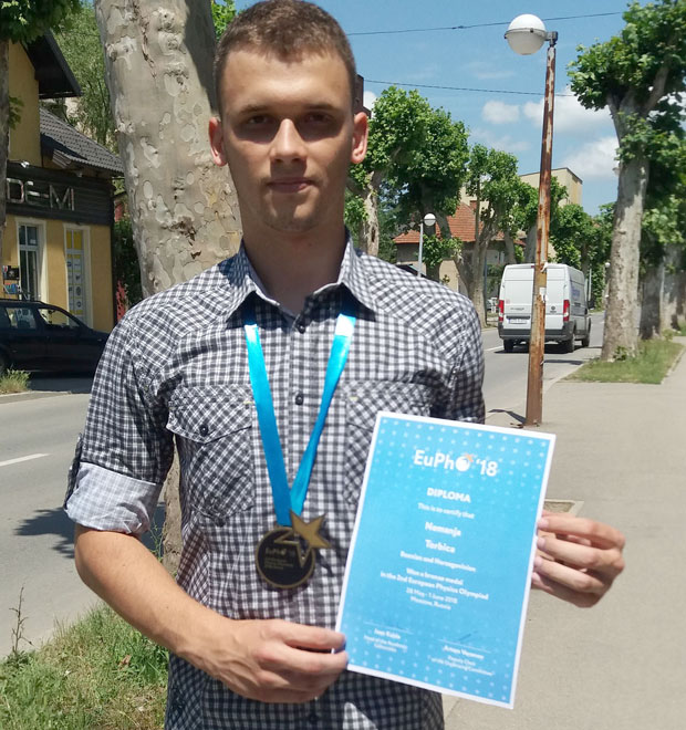 Немања донео прву медаљу из физике за Српску