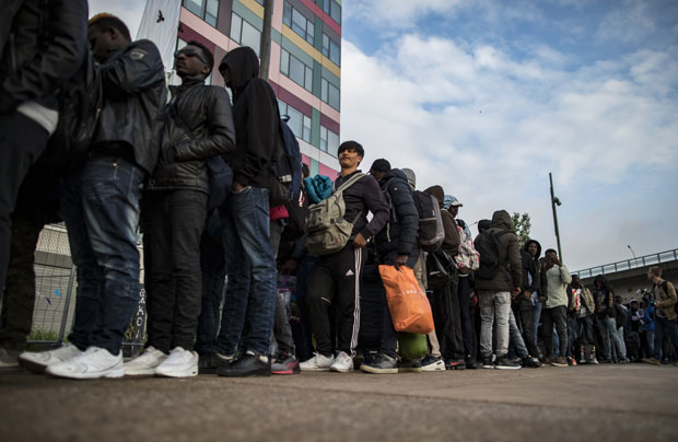 СПАСИЛИ БРАТСТВО ИЗ СЛОГАНА: Французи ће слободно моћи да помажу мигрантима