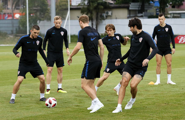 Хрватски фудбалери послали подршку заробљеним дечацима у пећини