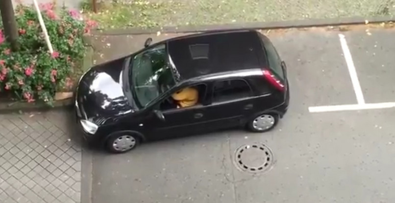 УПОЗНАЈТЕ ХРВАТИЦУ КОЈА ИМА МИЛИОН ПРЕГЛЕДА: Њено паркирање је апсолутни хит на интернету, плакаћете од смеха (ВИДЕО)